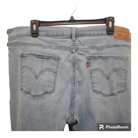 Levi Strauss Jeans, 414 CLASSIC STRAIGHT WOMEN'S JEANS (PLUS SIZE) - Picture 2 of 7